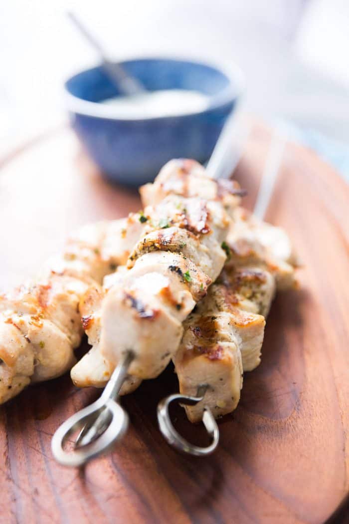 chicken souvlaki with sauce