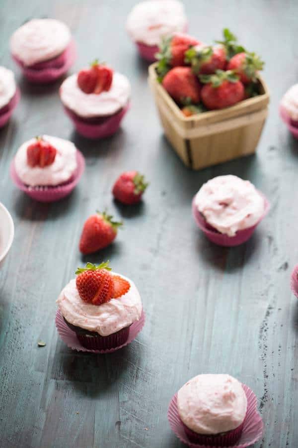 A fresh strawberry frosting recipe is spread over a rich chocolate cupcake for a perfectly pleasing dessert! lemonsforlulu.com