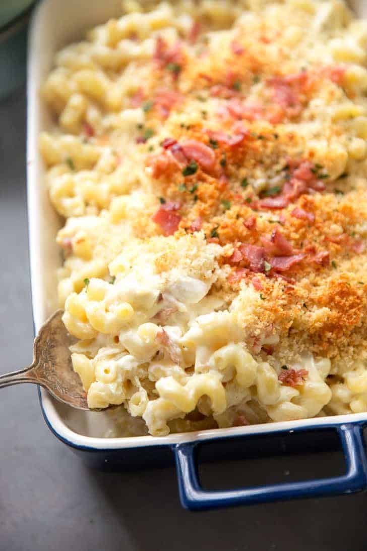 Bacon mac and cheese with spoon
