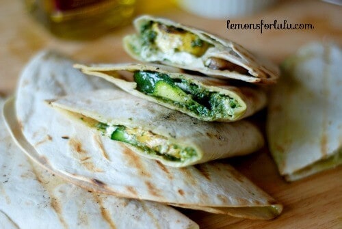 These grilled veggie quesadilla's melt in your mouth! They are packed full of fresh flavor and they are a snap to prepare! lemonsoforlulu.com
