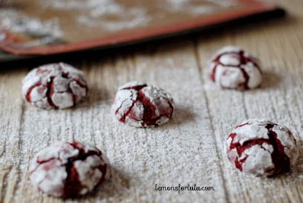 Perfectly red velvet crinkle cookies, packed with mini chocolate chips! www.lemonsforlulu.com