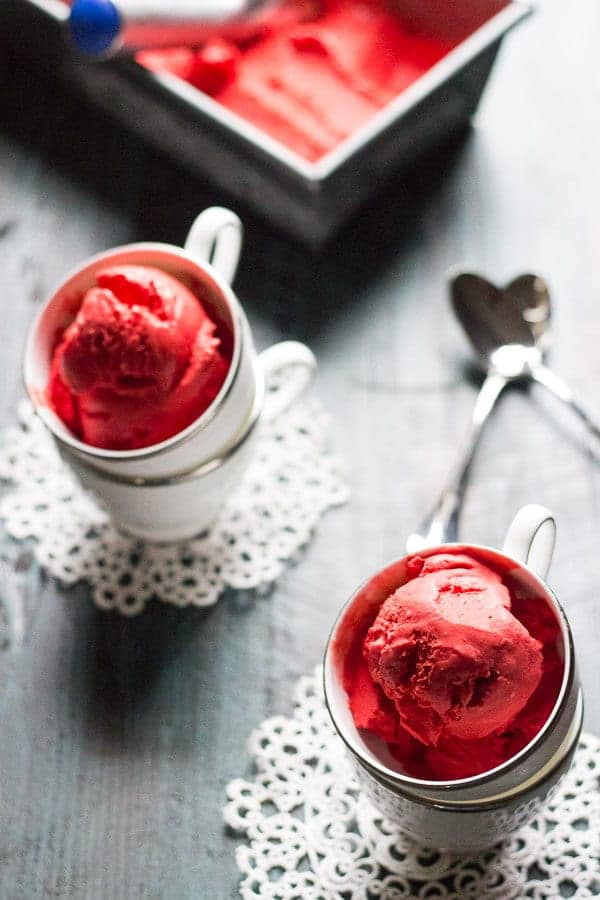Fall in love with the creamy, cool and smooth red velvet cheesecake gelato. It will make you melt! lemonsforlulu.com