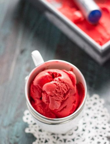 Fall in love with the creamy, cool and smooth red velvet cheesecake gelato. It will make you melt! lemonsforlulu.com
