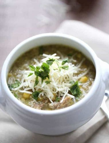 Quinoa chili verde is filling and satisfying with it’s smoky vegetables, flavorful pork and healthy quinoa! lemonsforlulu.com