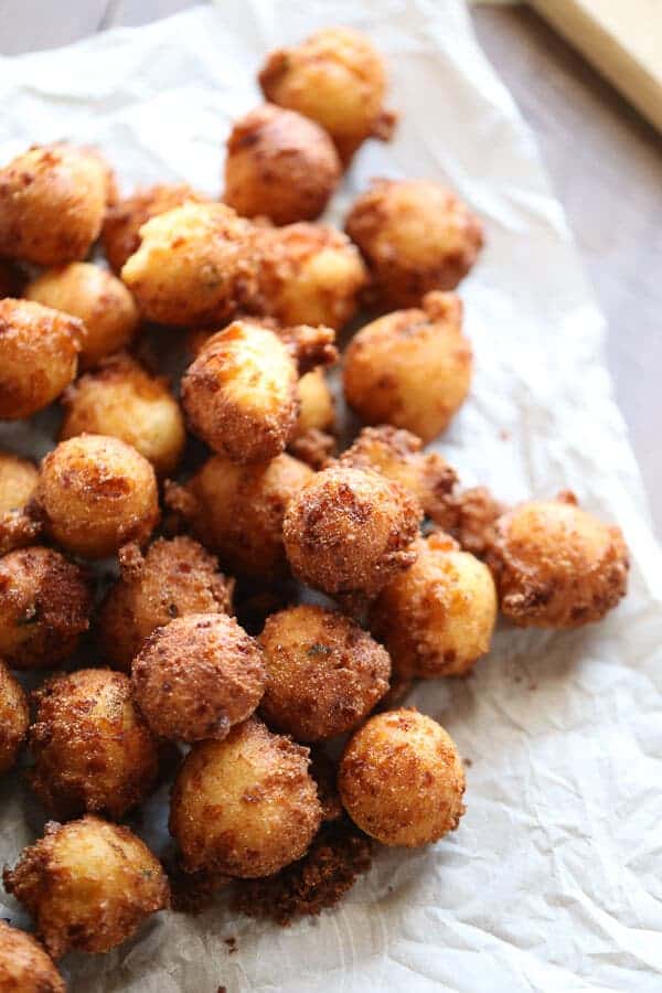 This tex mex hush puppy recipe is so fun and easy; one bite and you will be hooked! Don’t forget the buttermilk ranch dipping sauce! lemonsforlulu.com