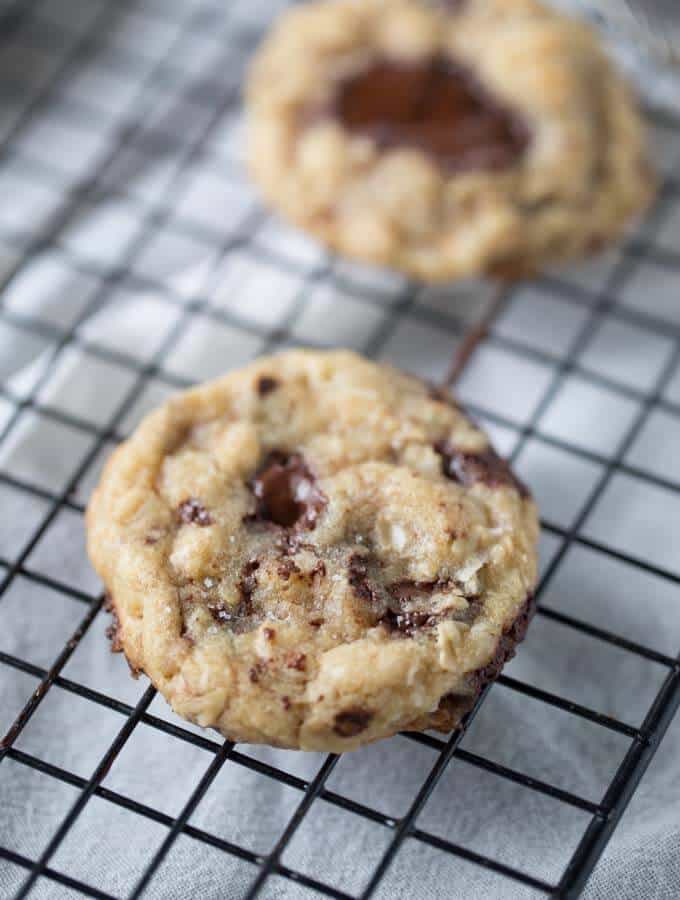 Soft and tender browned butter cookies with otas, coconut and darch chocolate! lemonsforlulu.com