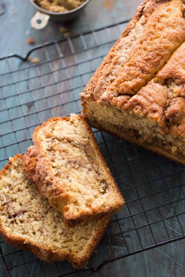 Snickerdoodle quick bread recipe features a perfect swirl of cinnamon sugar and a simple streusel topping! lemonsforlulu.com #SplendaSweeties #SweetSwap