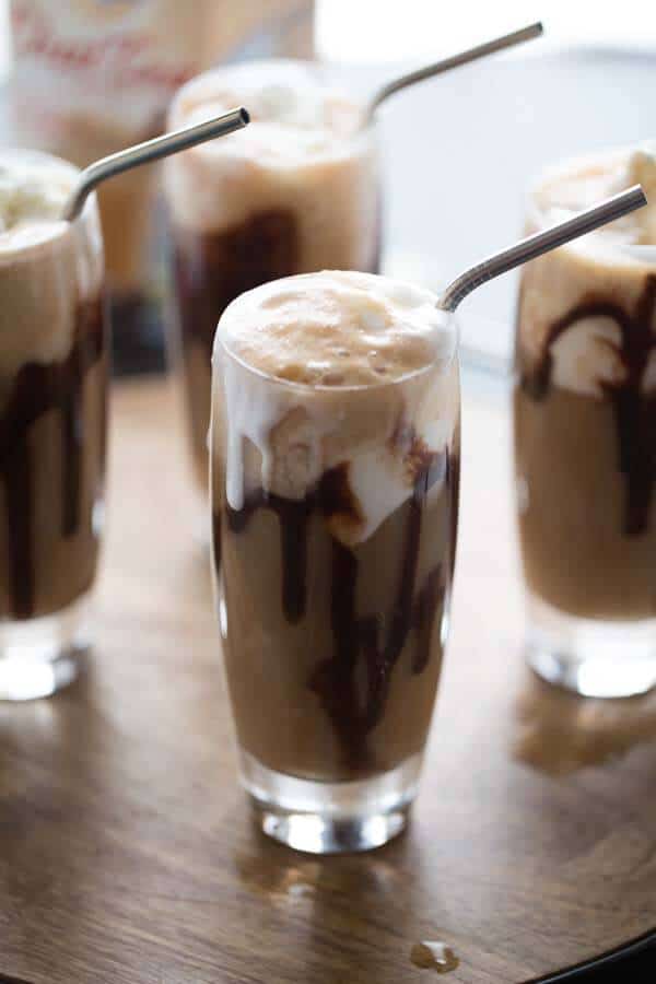 A different kind of root beer float! This combine vanilla chai tea latte and root beer for a sophisticated, modern version of a summertime classic! lemonsforlulu.com #IDelightinChai