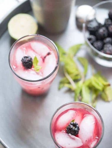 Mojitos made with plump blackberries and fresh mint leaves are simple and absolutely refreshing! lemonsforlulu.com