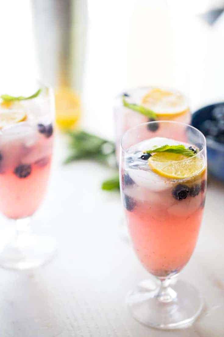 https://cdn.lemonsforlulu.com/wp-content/uploads/2015/07/Blueberry-Vodka-Lemonade-4.jpg