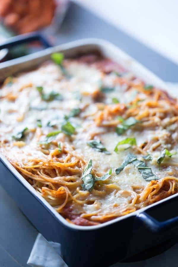 Easy baked spaghetti casserole will remind you of lasagna, only better! lemonsforlulu.com
