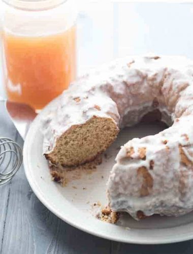 Apple cider donut takes the form of a autumn inspired coffee cake! The cider glaze is to die for! lemonsforlulu.com