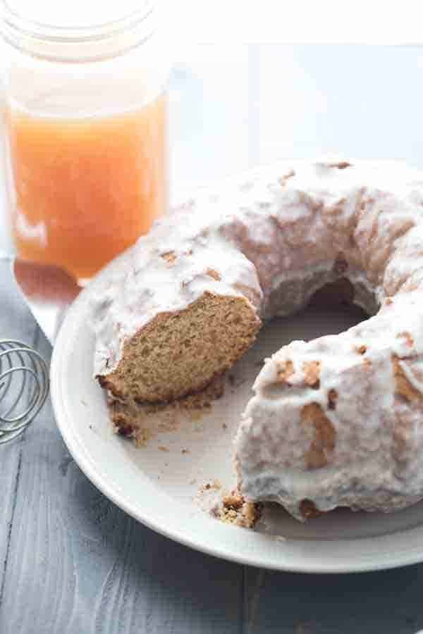 Apple cider donut takes the form of a autumn inspired coffee cake! The cider glaze is to die for! | lemonsforlulu.com