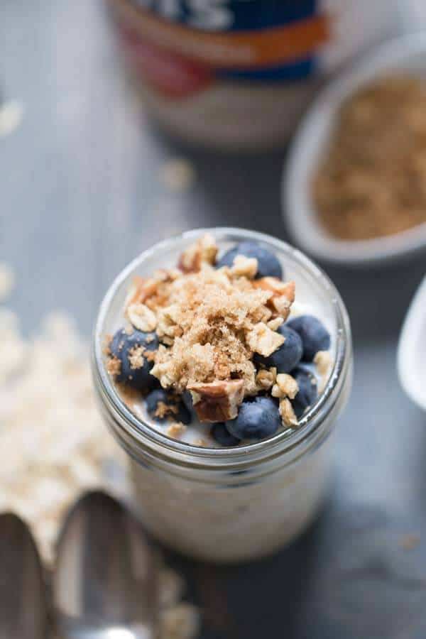 Overnight Oats recipe that is filled with the sweet and nutty flavor of a fresh blueberry crisp! lemonsforlulu.com