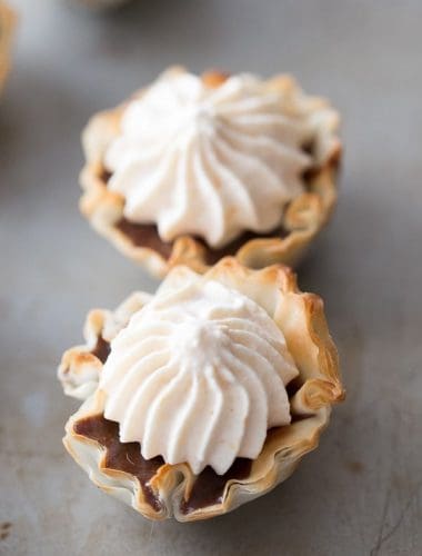Mini Nutella no bake pies are perfect little bites! They are little but rich especially with the luscious pumpkin whipped cream! lemonsforlulu.com