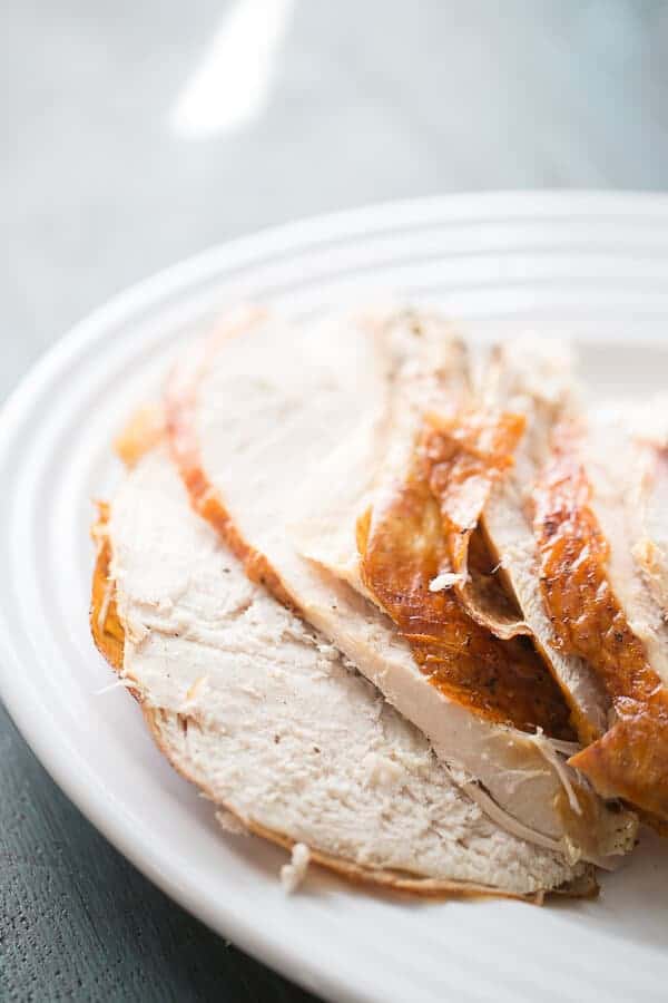 A simple roast turkey recipe for anyone! lemonsforlulu.com