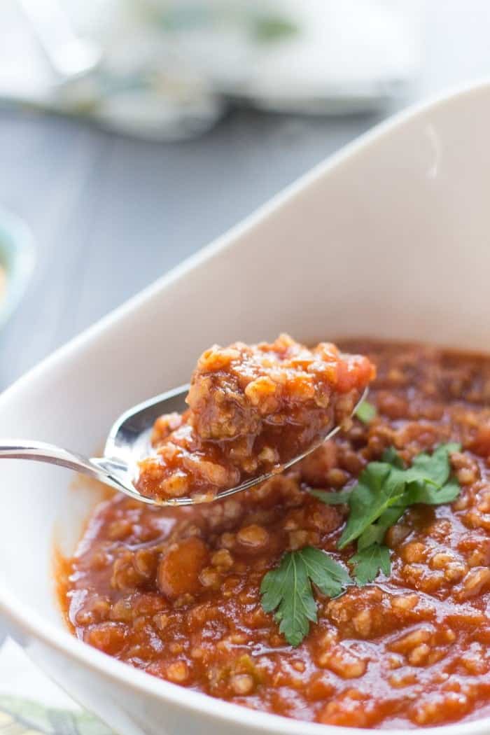 A simple homemade chili recipe with lots of beef, bulgur and a whole lot of flavor! lemonsforlulu.com