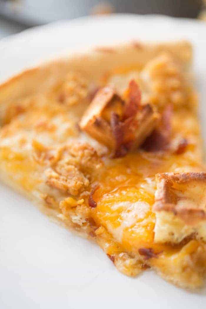 Easy chicken and waffles homemade pizza recipe will satisfy all your chicken and waffles cravings!