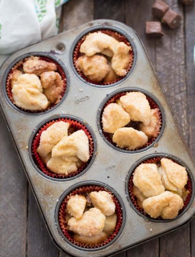 Monkey bread muffins are made with biscuits and stuffed with a sweet, apple filling!