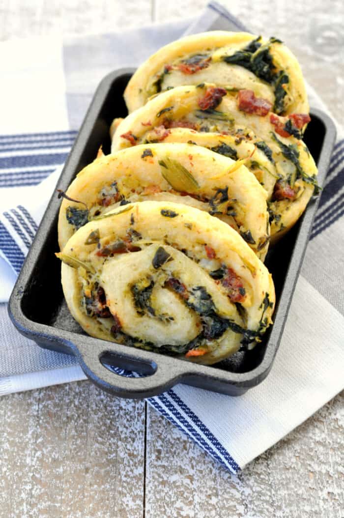 Bacon Spinach Pizza Roll-Ups