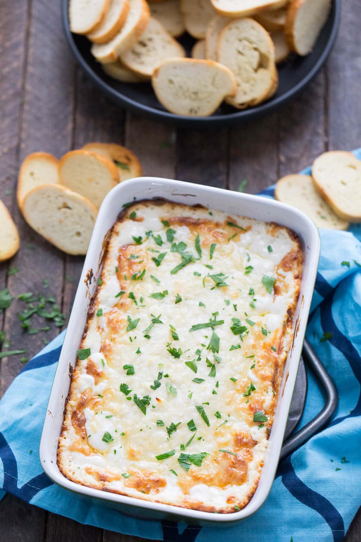 Love garlic bread? Who doesn't, that's why this dip is so good and so satisfying!