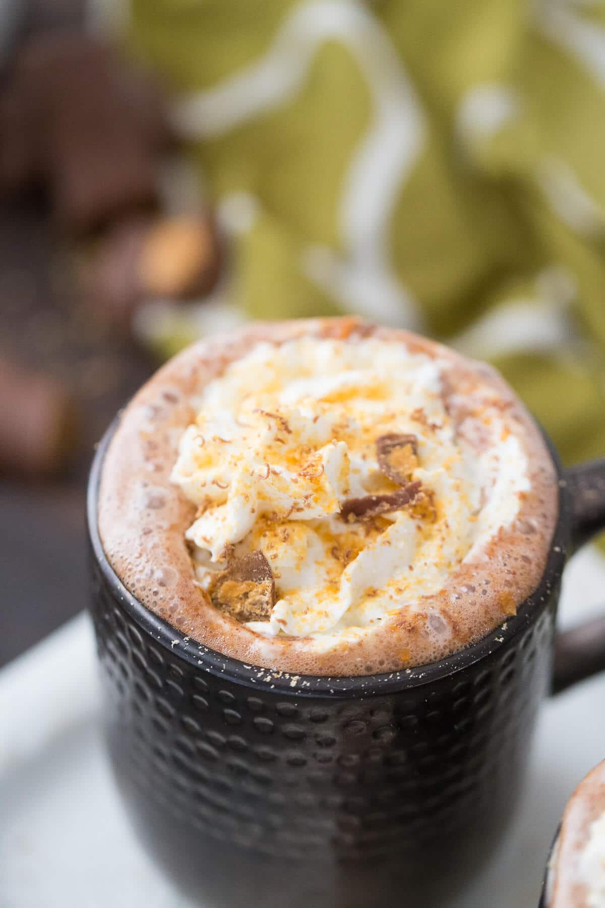 This a heck of boozy hot cocoa recipe! This hot chocolate tastes just like Butterfinger candy!