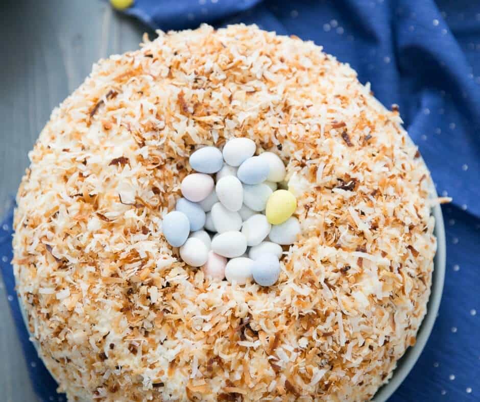 This the perfect Easter lemon bundt cake! A lemon cake topped with toasted coconut and chocolate eggs will certainly impress your family this year!