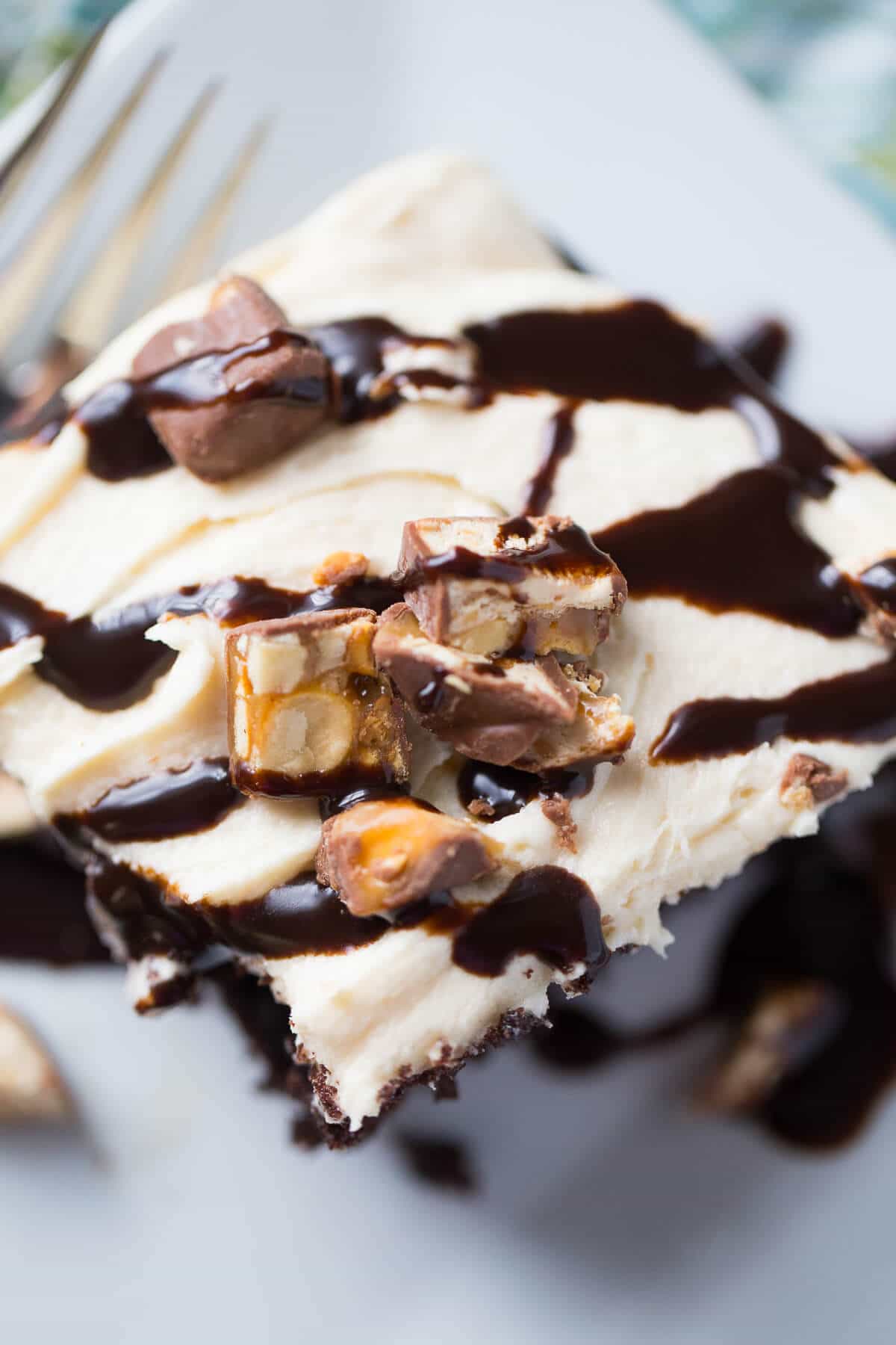 This Snickers Poke cake is the best! It has chocolate, caramel and Snickers candies, what else could you want?