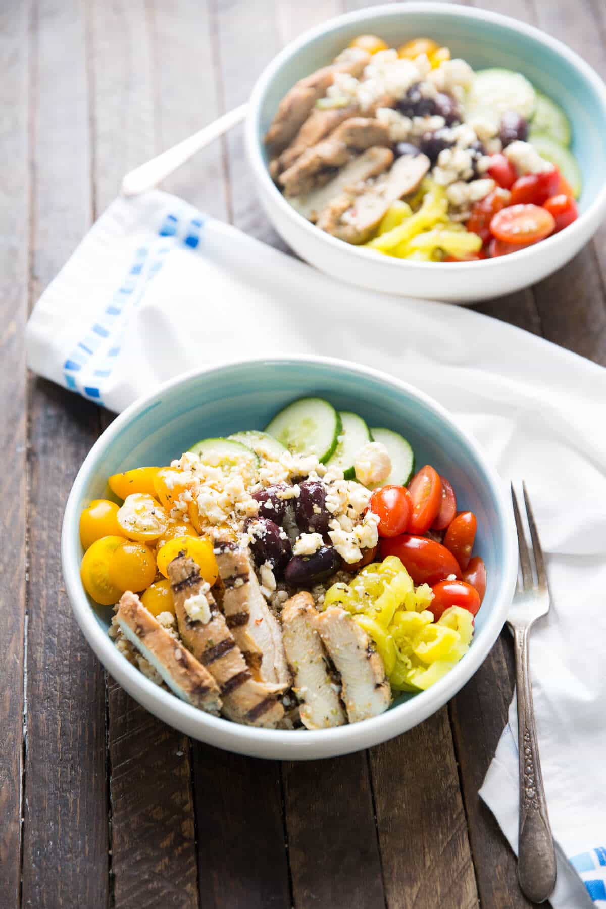 This Mediterranean Chicken bowl is both healthy and delicious! This light meal is quick and easy too! lemonsforlulu.com