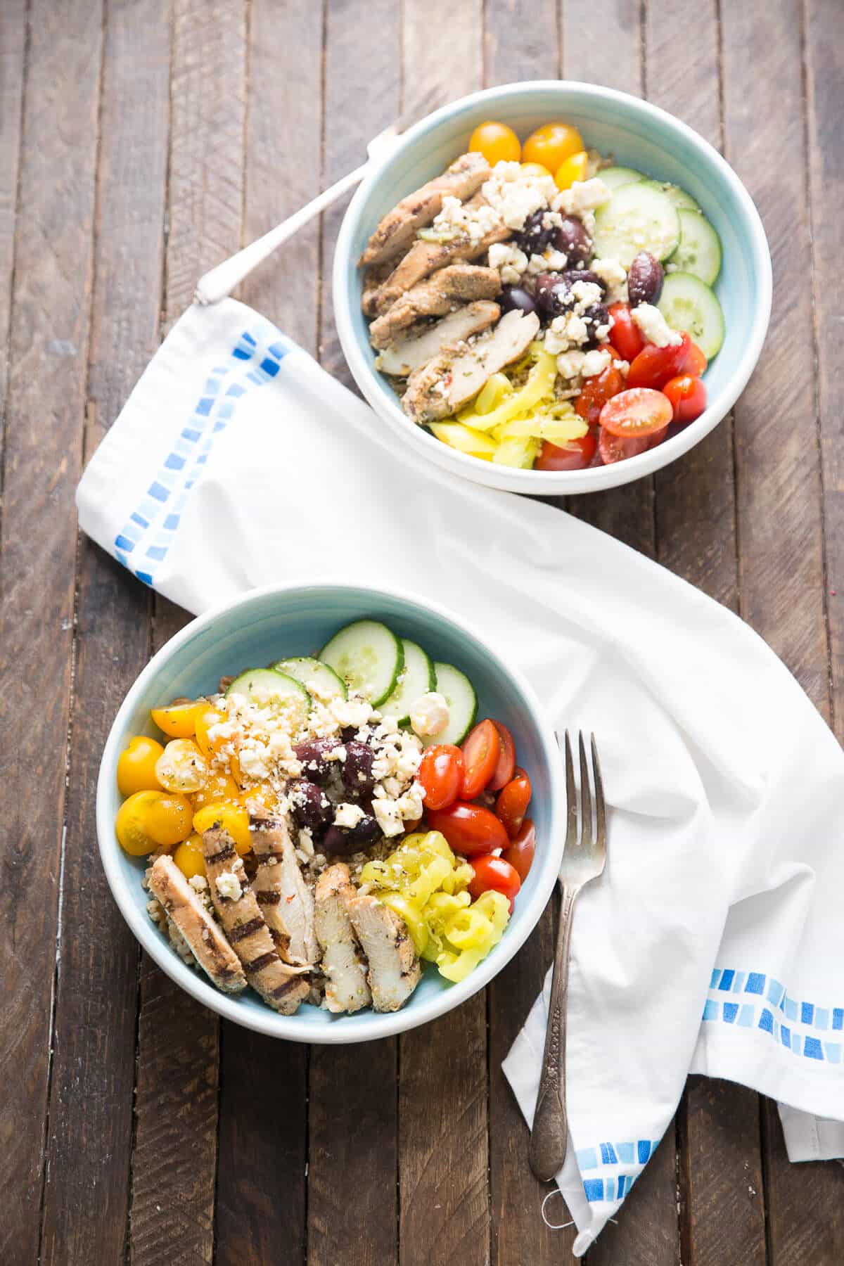 This Mediterranean chicken bowl is filled with nothing but goodness! This is a meal you can feel good about! lemonsforlulu.com