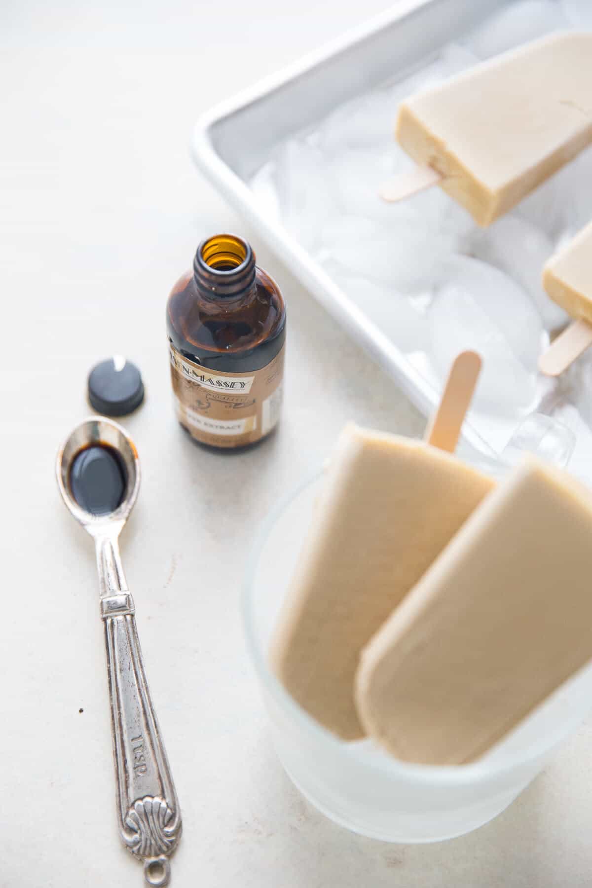 You don't have to be an espresso lover to appreciate these Dirty Chai Popsicles! These treats are cool and creamy!