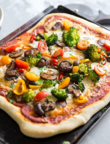 veggie pizza with broccoli
