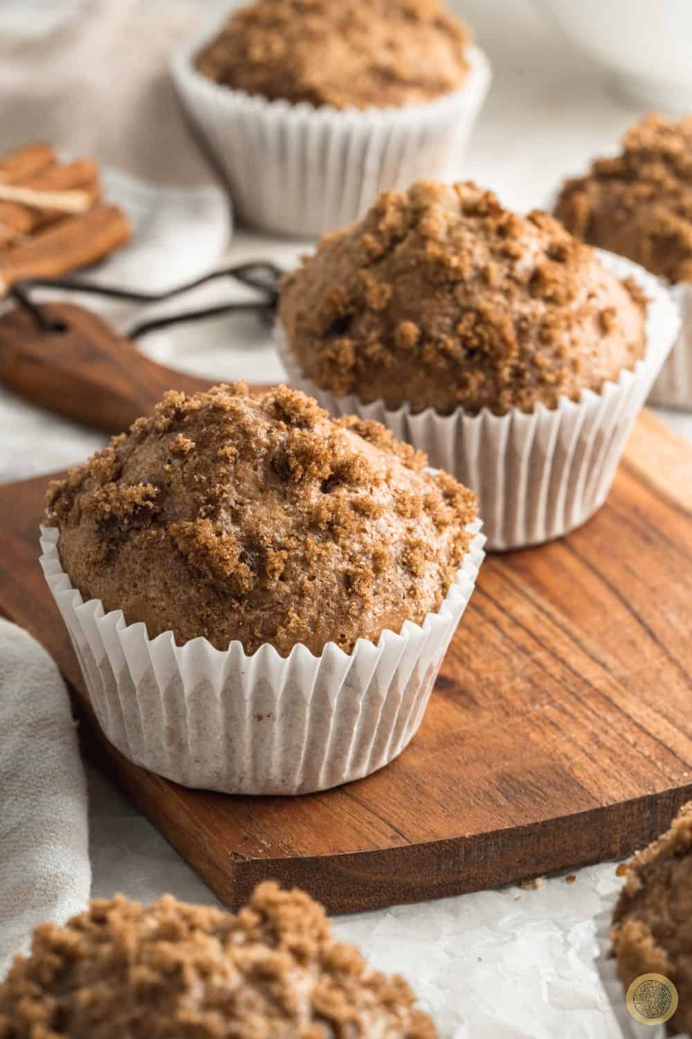 Let the vegan muffins cool for 10 minutes