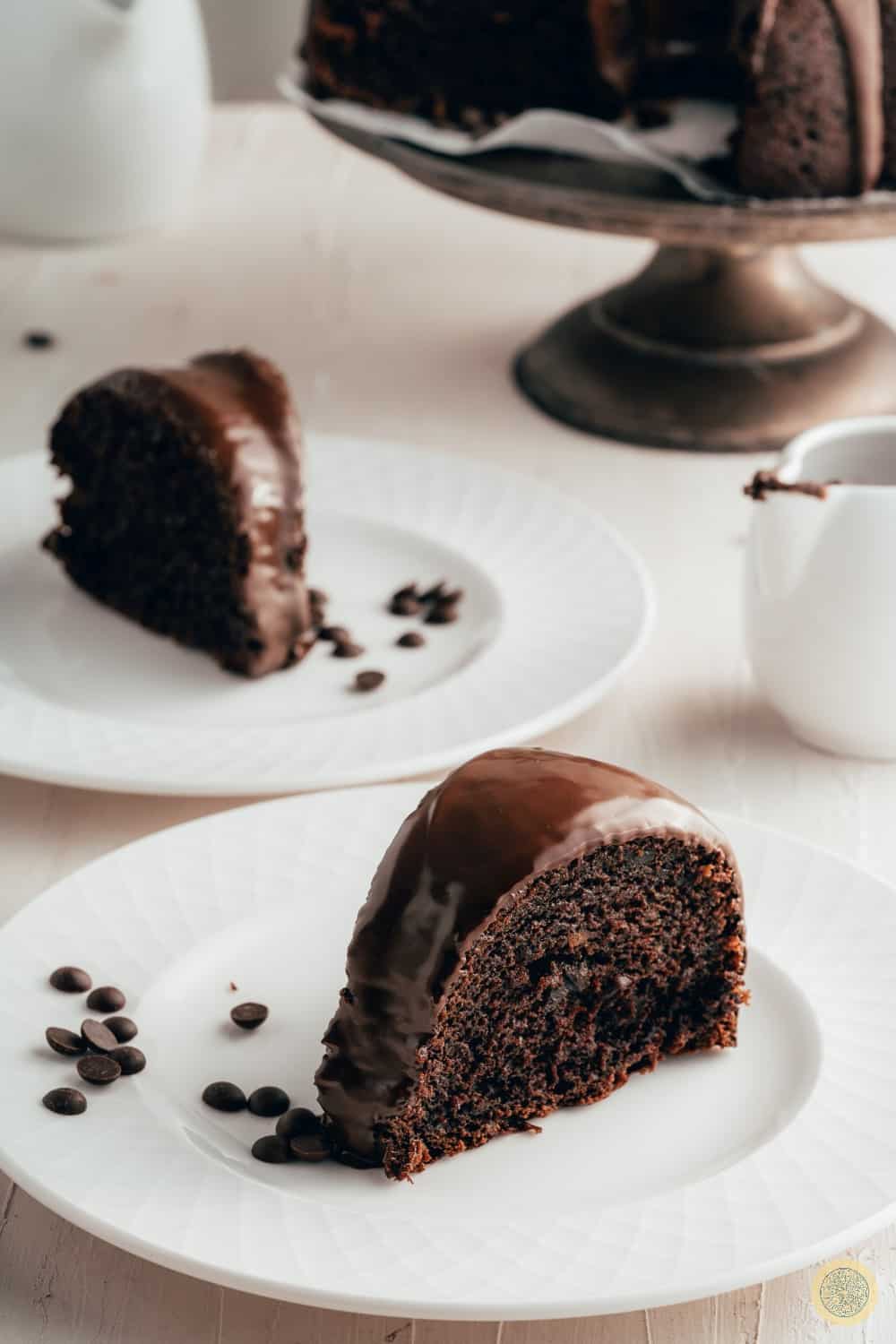 Can I leave cake in bundt pan overnight?