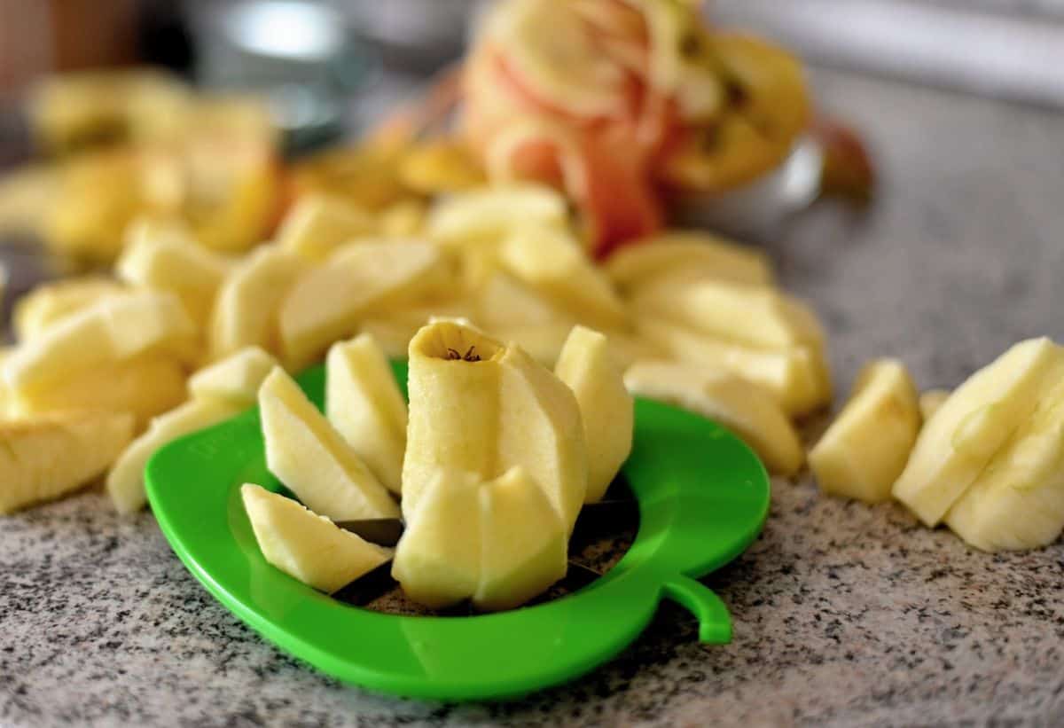 https://cdn.lemonsforlulu.com/wp-content/uploads/2022/03/How-to-Freeze-Apples.jpg