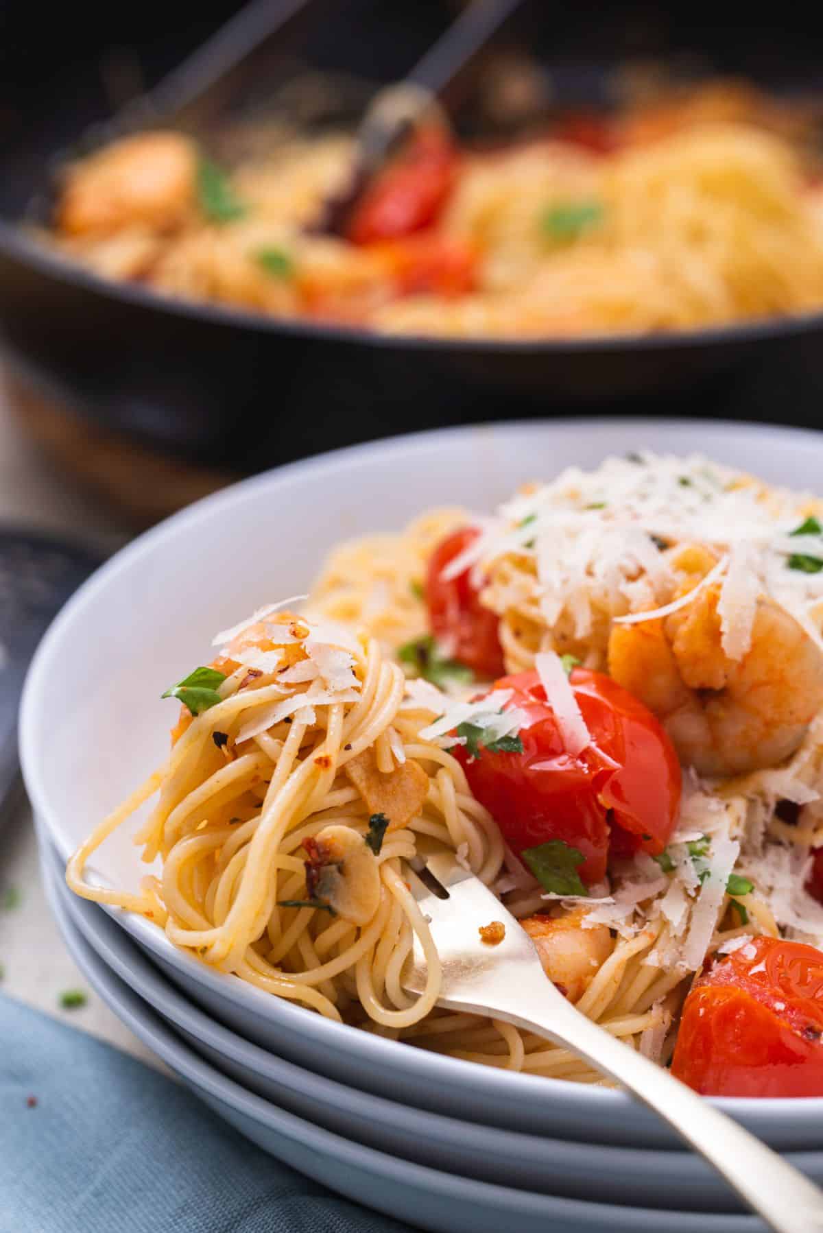Angel hair pasta with prawns and cherry tomatoes 8