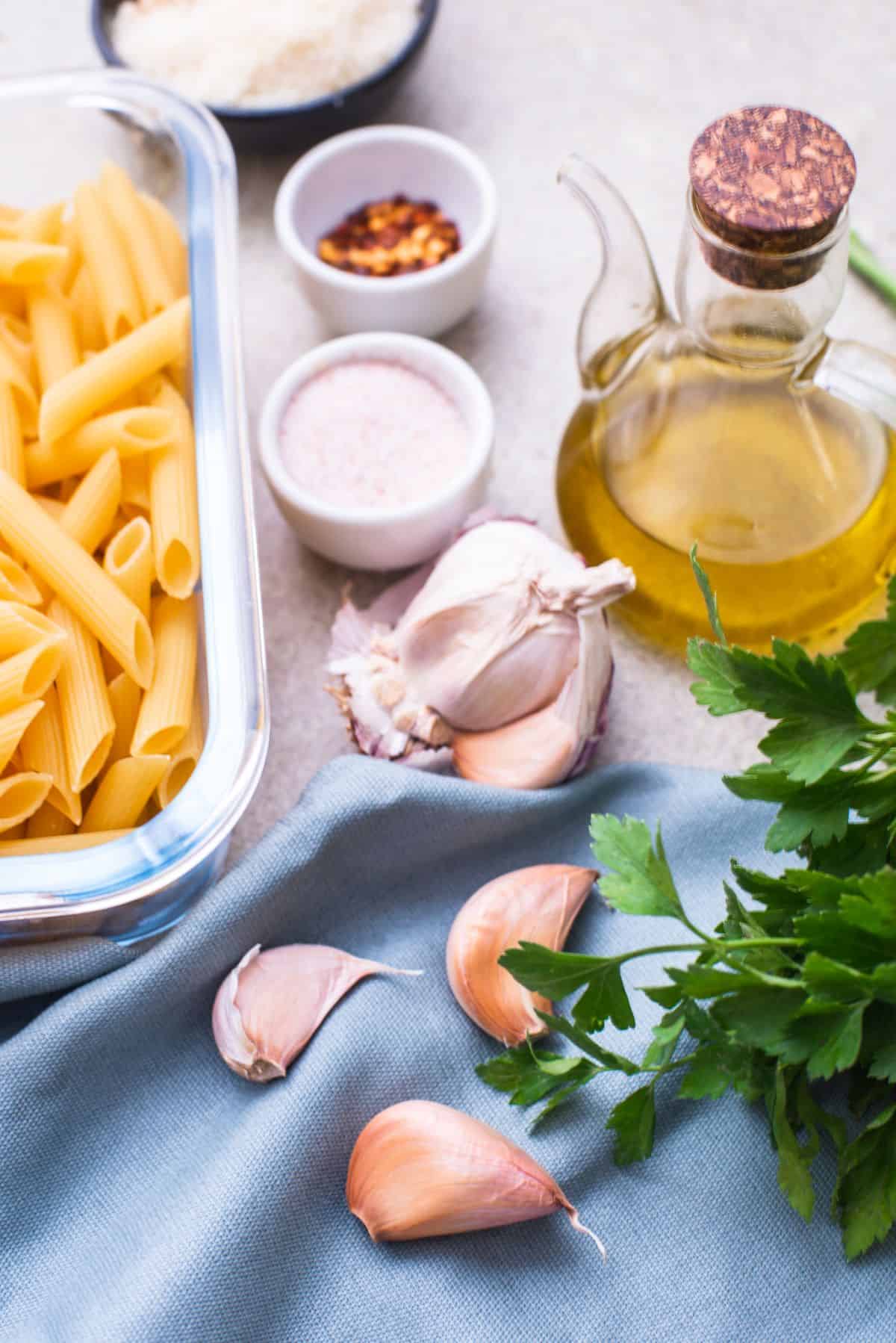 Penne aglio e olio ingredients 2