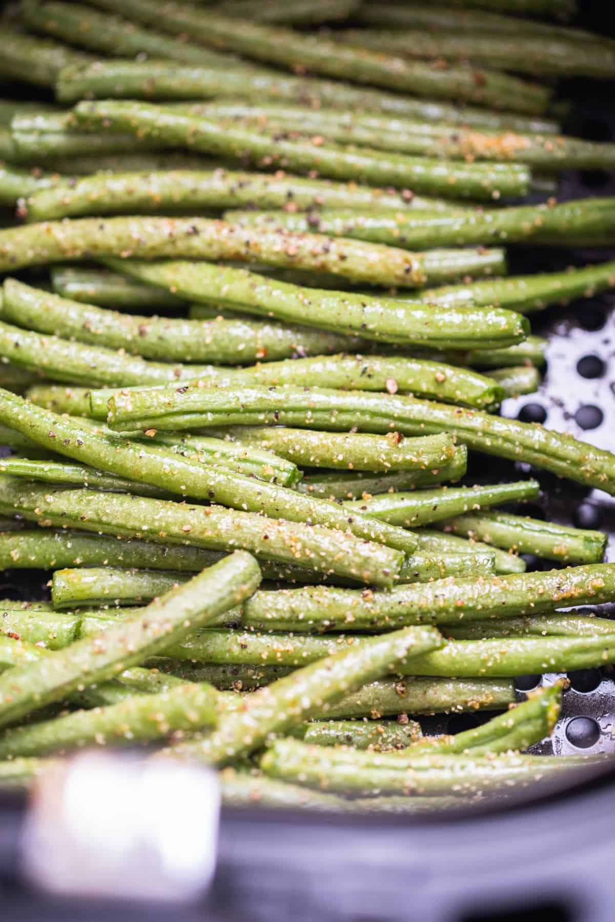 green beans cooking in an air fryer