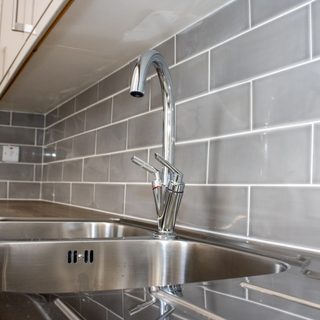 Cleaning kitchen tiles