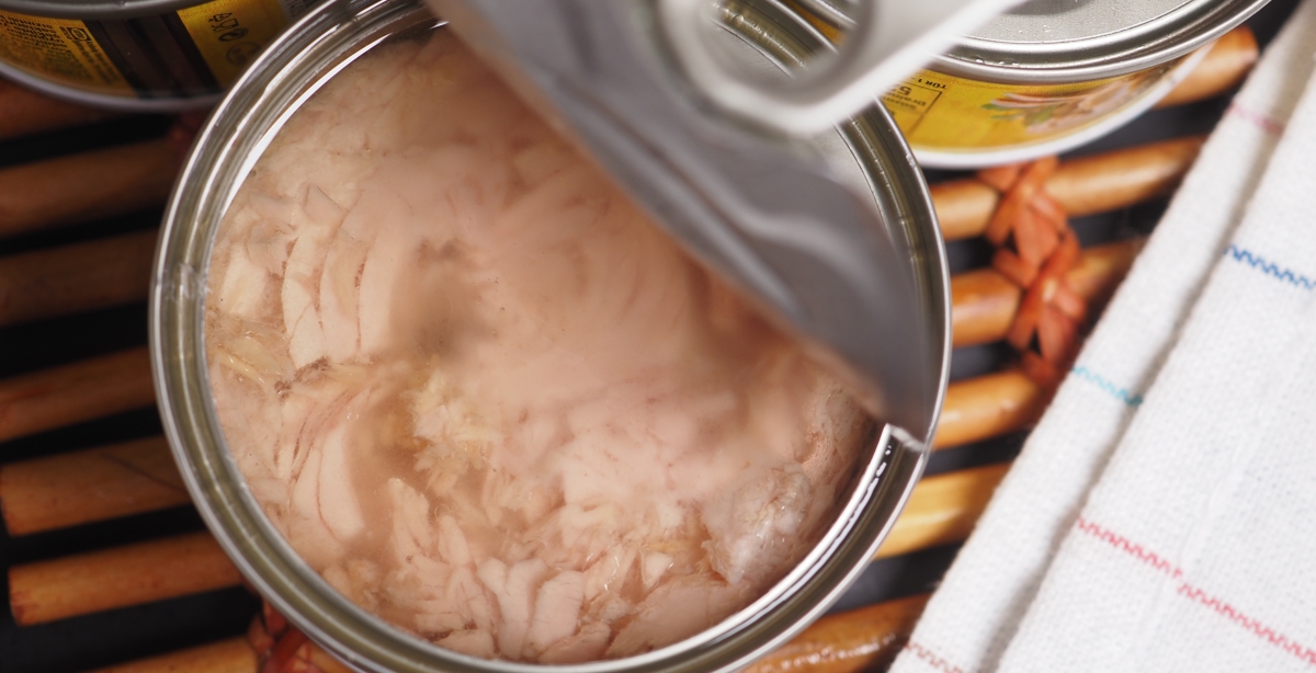 Food Left in an Open Can May Be Safe to Eat, but Its Flavor Can Change in the Fridge